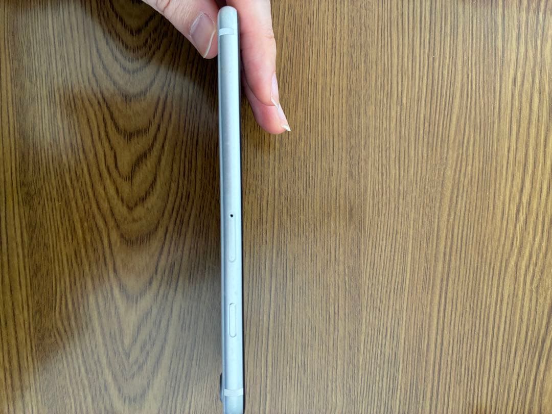 iPhone SE 第2世代 64GB ホワイト 残量77%