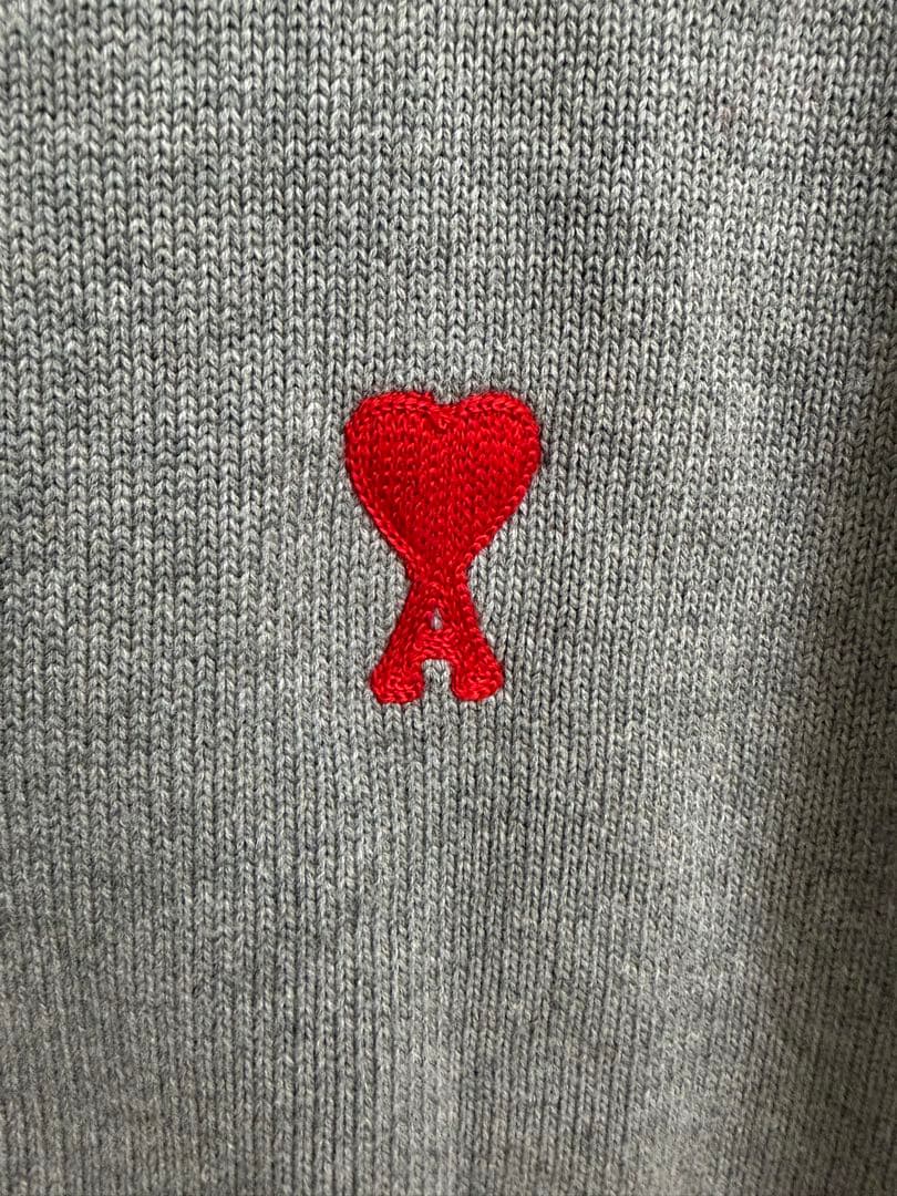 アミパリス　amiparis グレー Vネックカーディガン 赤いハート刺繍