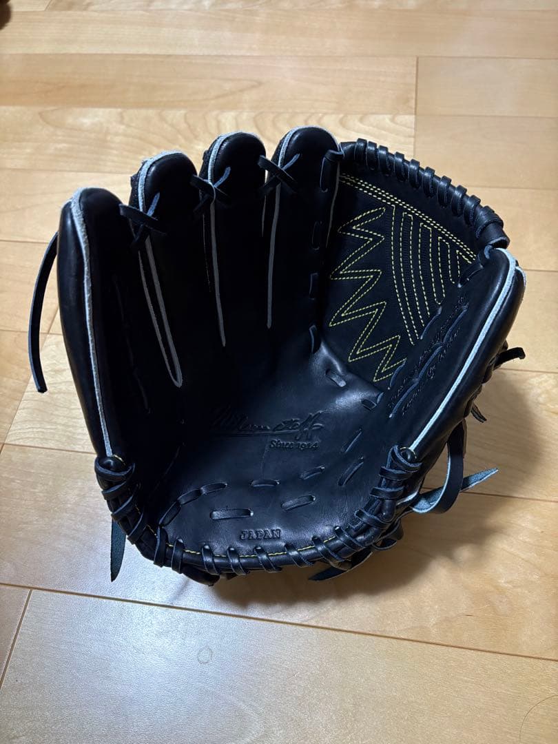 Wilson 硬式グローブ 黒 ストライプ　左投げ用　⭐︎値下げ対応致します⭐︎