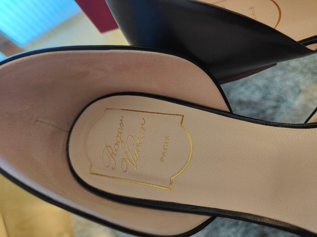 最終【極美品】Roger Vivierブラックパンプス 38 1/2 38.5