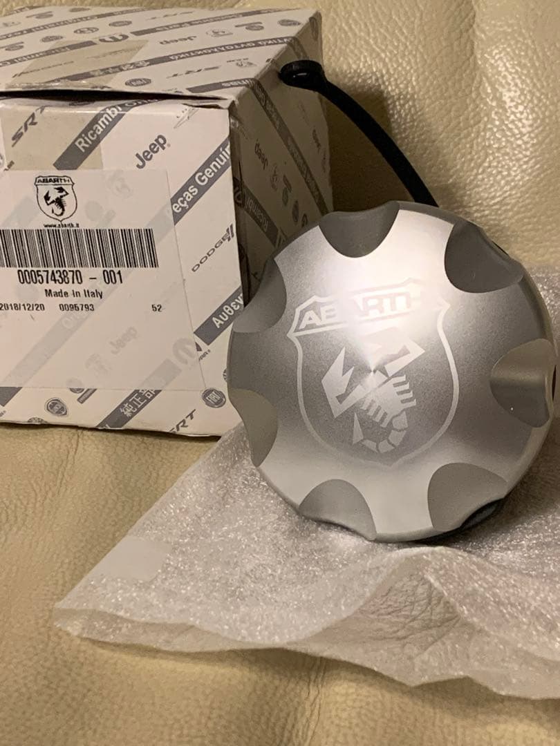 アバルト純正　アルミ　フューエルキャップ