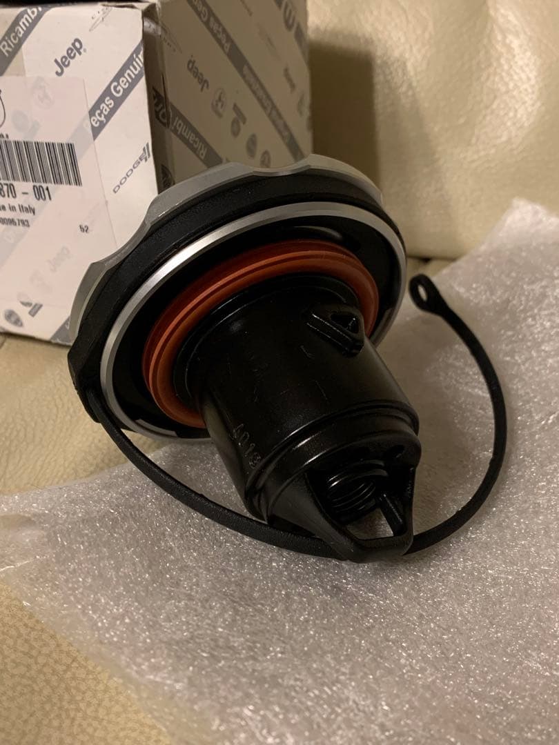 アバルト純正　アルミ　フューエルキャップ