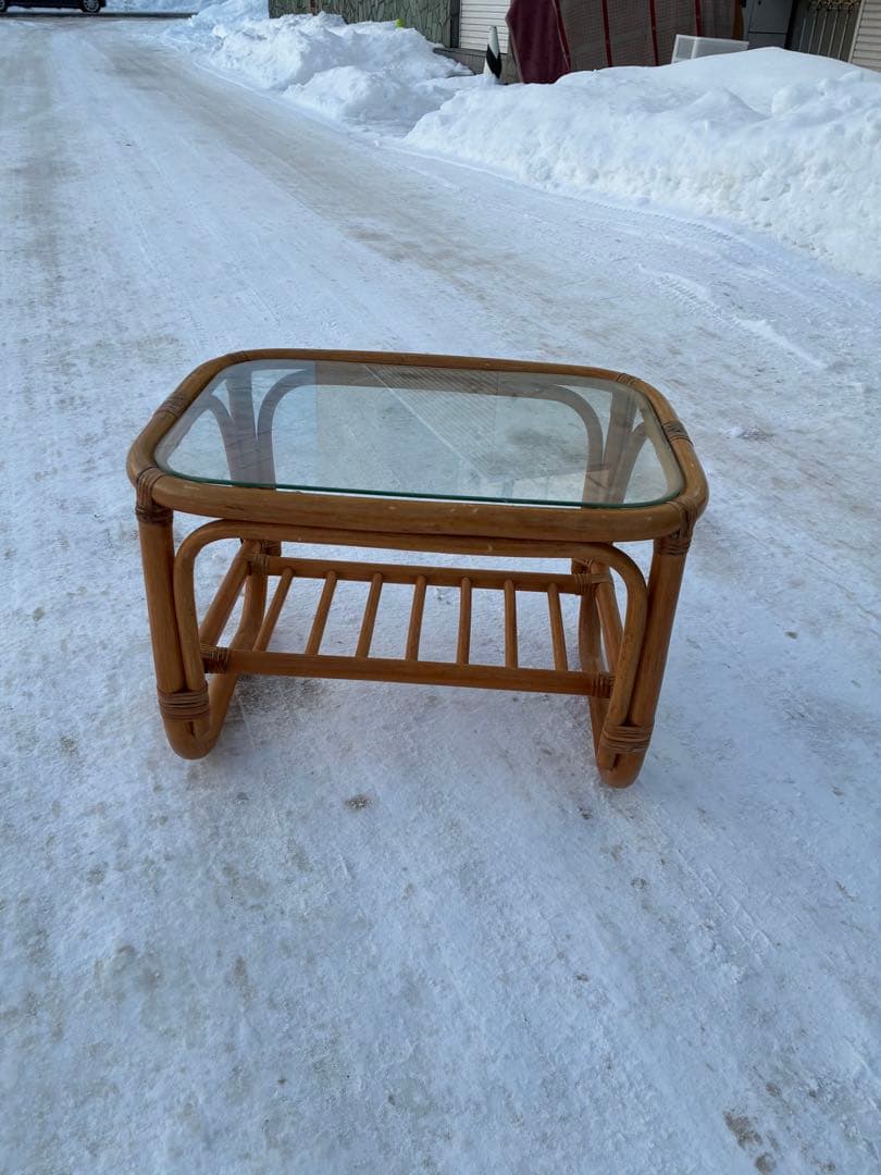 ビンテージ　古びた良き佇まいのラタン　小さなガラステーブル　藤家具　藤テーブル