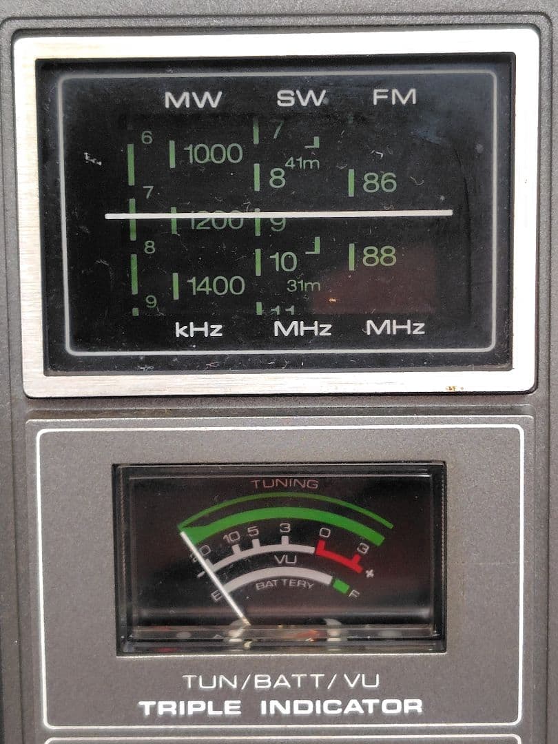 VICTOR　F-240　MW/SW/FM 3バンド ラジオ