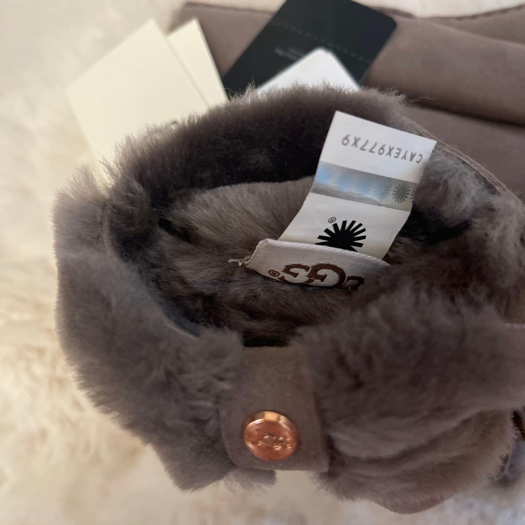 【新品タグ付き】UGG ファー付きリボン手袋 Mサイズ　グレー