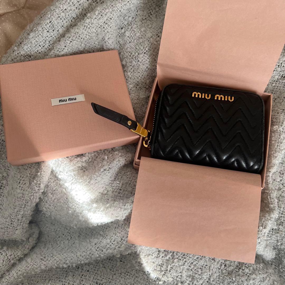 miu miu ミュウミュウ マトラッセ ミニ財布 ケース