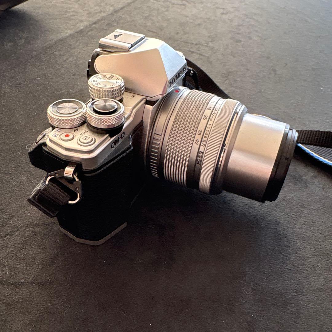 OLYMPUS OM-D ミラーレス一眼 14-42mmレンズ ジャンク品