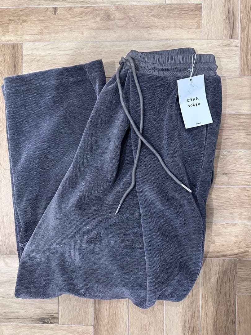 CYAN tokyo グレー ベルベット ワイドパンツ