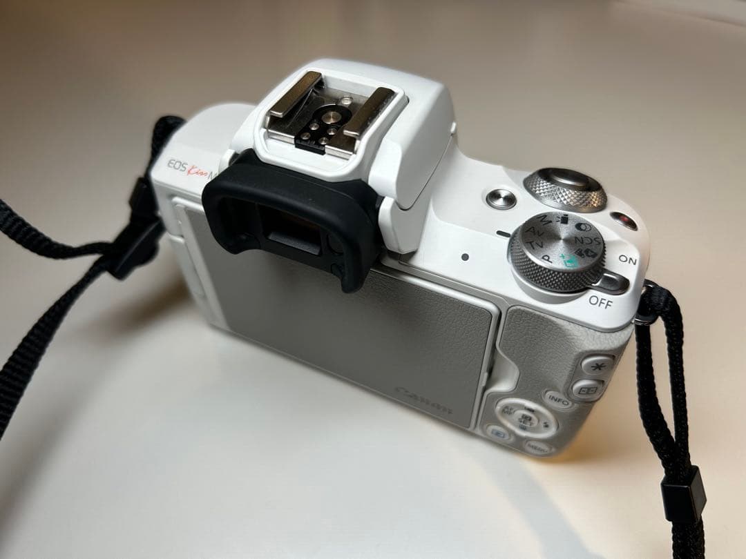 【おまけ付き】Canon EOS Kiss M2 ダブルズームキット