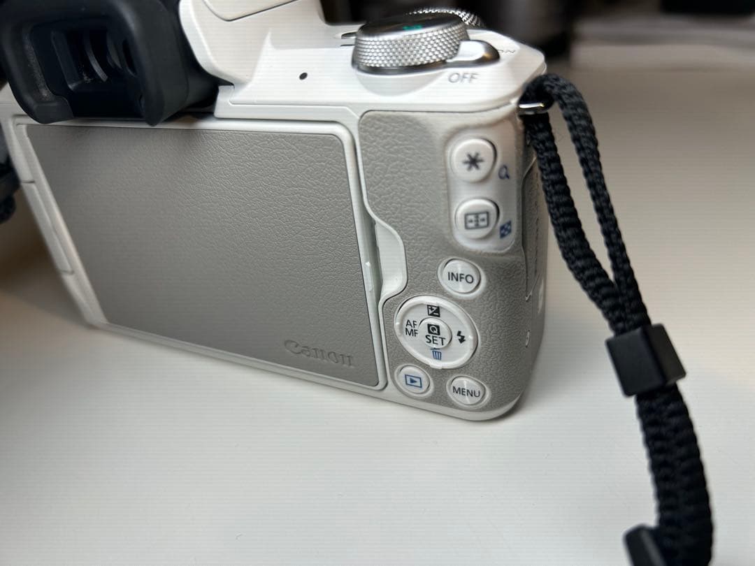 【おまけ付き】Canon EOS Kiss M2 ダブルズームキット