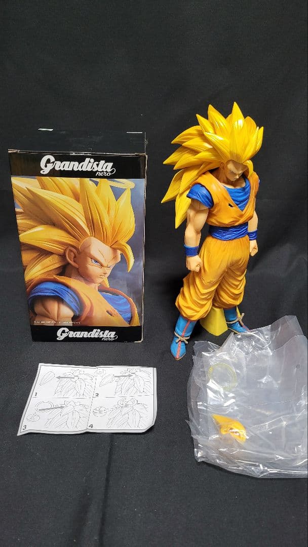 【期間限定大幅値下げ】Grandistanero超サイヤ人3孫悟空＆LEDケース