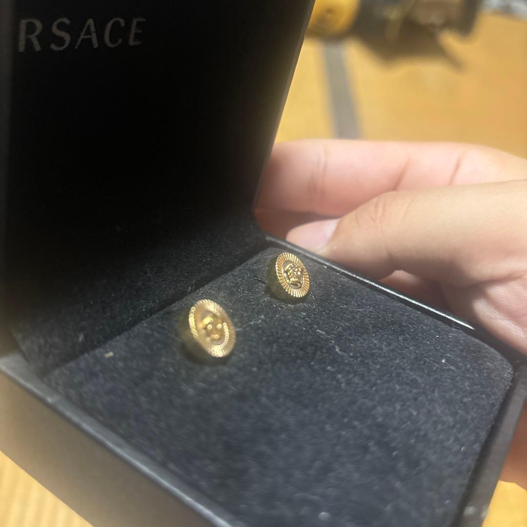 VERSACE ゴールドスタッドピアス