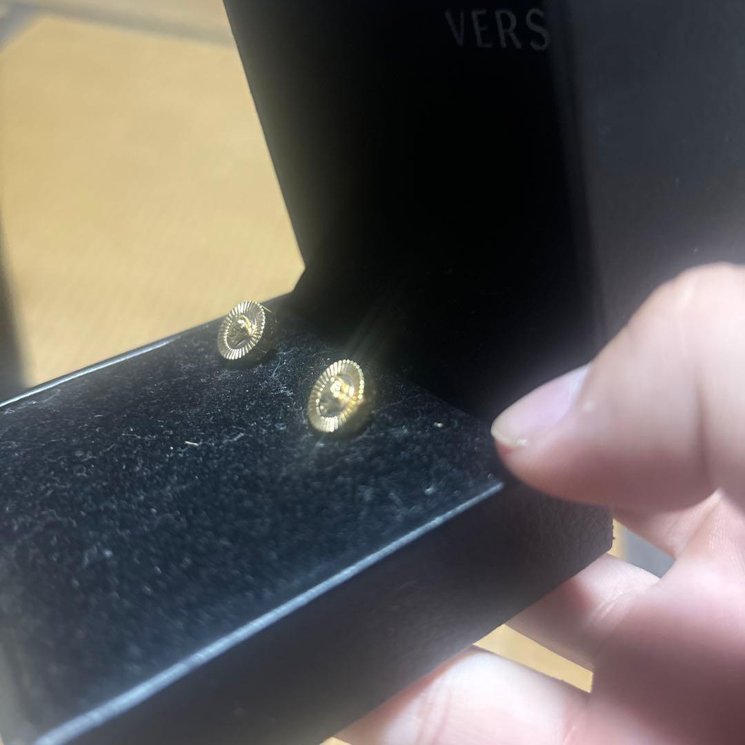 VERSACE ゴールドスタッドピアス