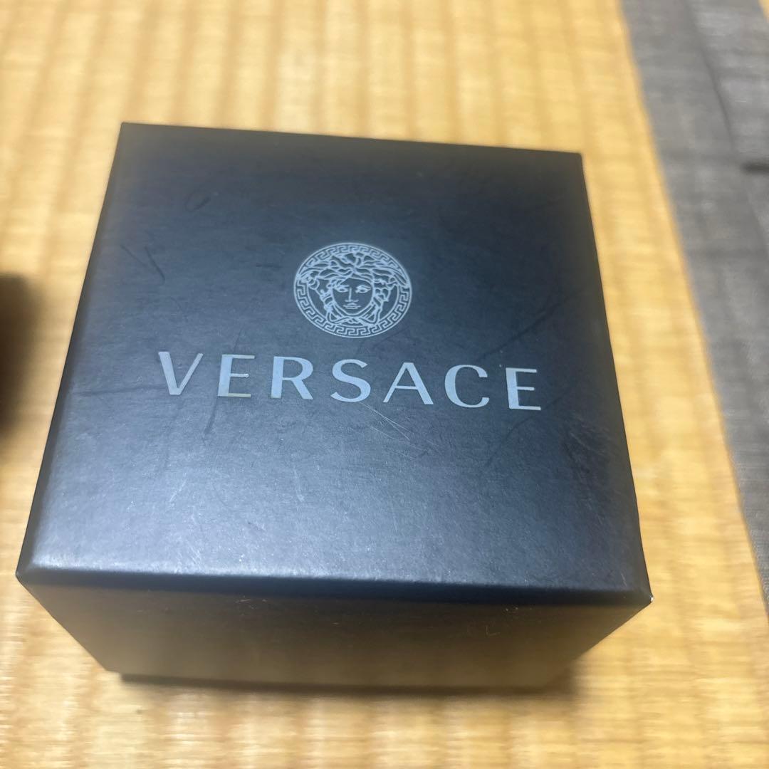 VERSACE ゴールドスタッドピアス