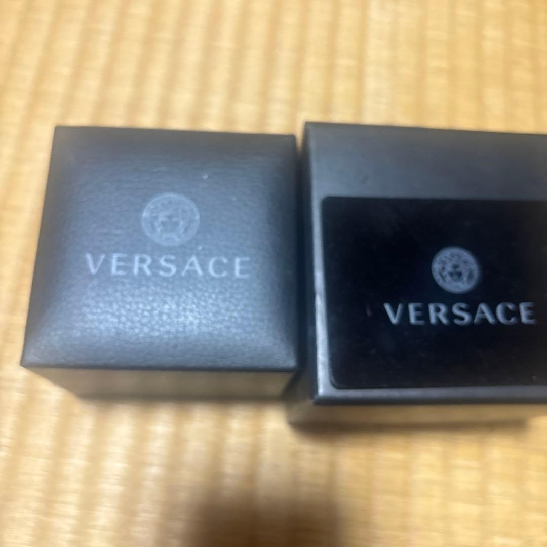 VERSACE ゴールドスタッドピアス
