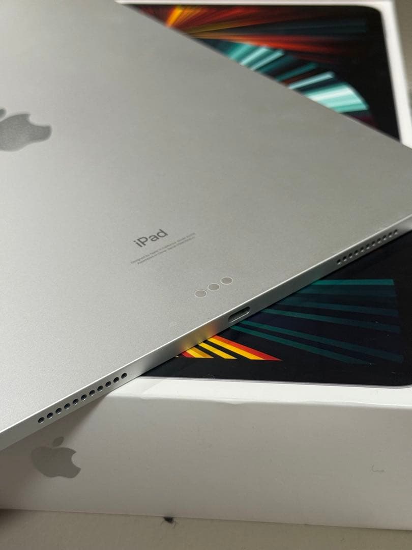 【美品・箱付き】iPad Pro （第5世代） 12.9 シルバー 256GB