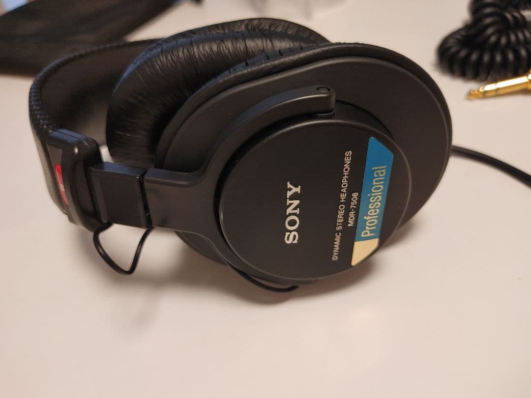 SONY モニターヘッドホン　MDR-7506