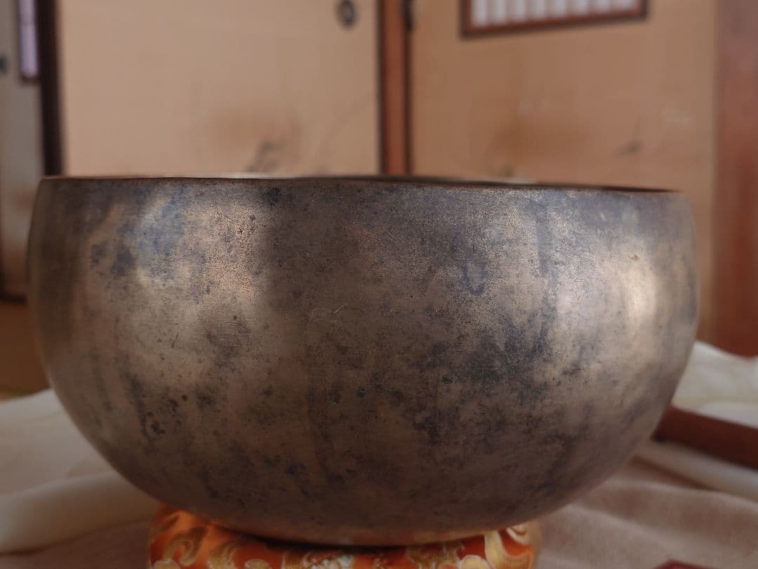 【本日限定価】格本物のシンギングボウルが欲しい方に　薄型　チベット　密教