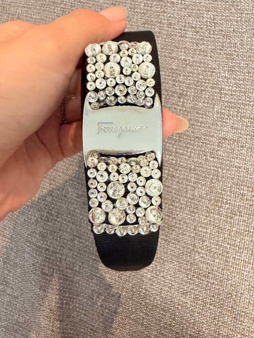 【美品】フェラガモ カチューシャ ビジュー リボン キラキラ 黒