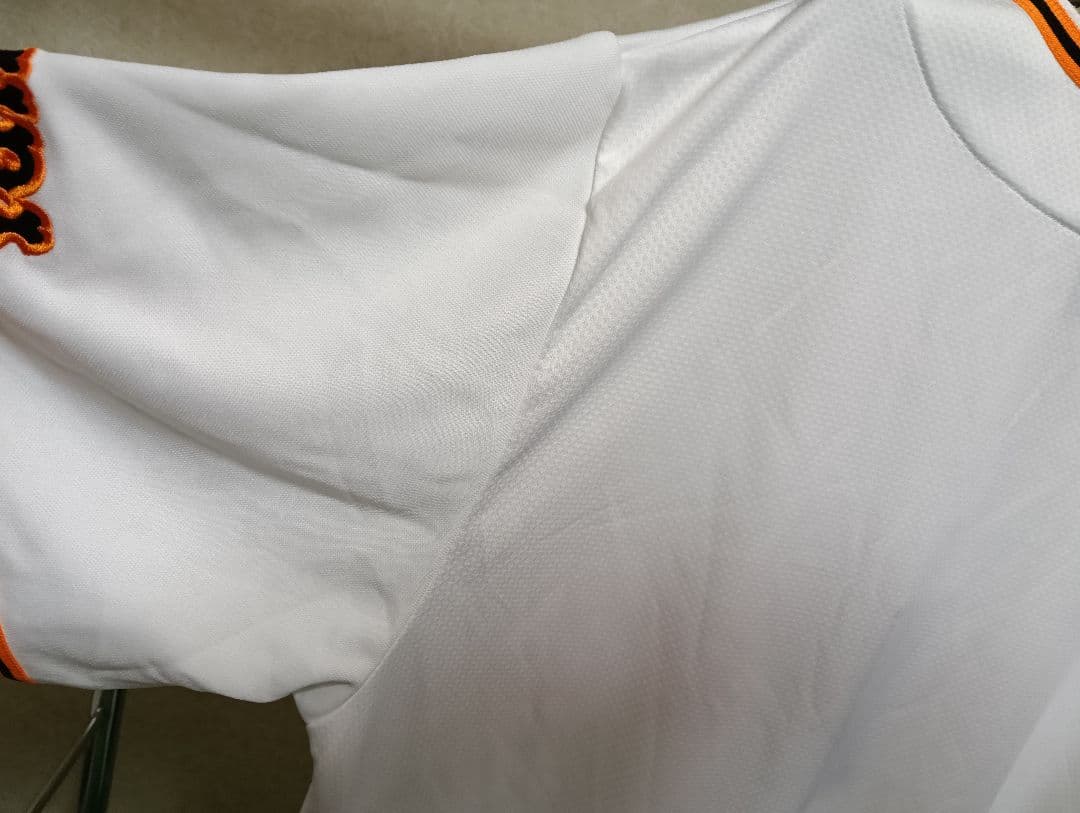 新品タグ付き！ アンダーアーマー製 読売ジャイアンツ 刺繍背番号無しユニフォーム