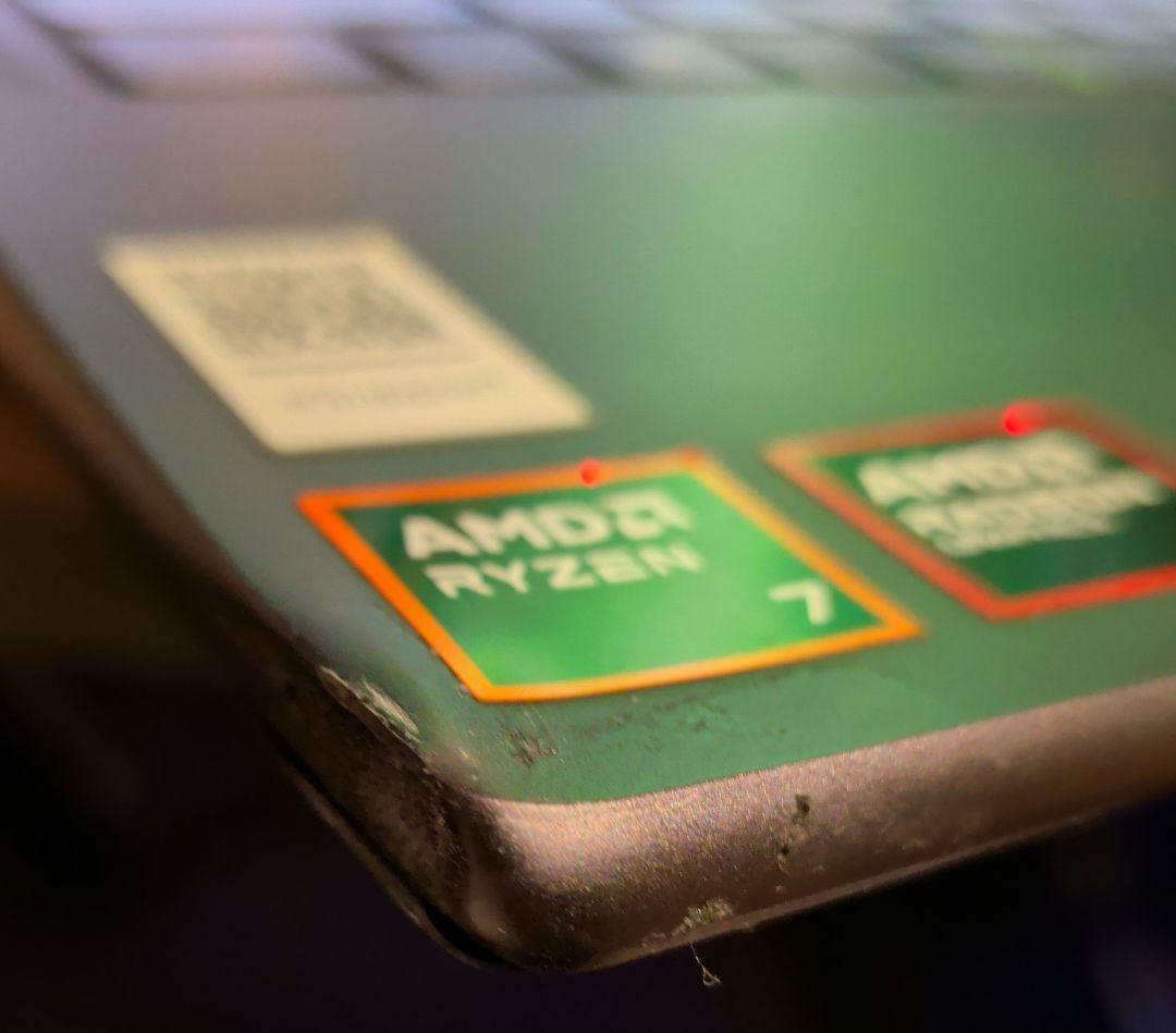 Lenovo Yoga 7 2-in-1 AMD Ryzen 7 ノートPC