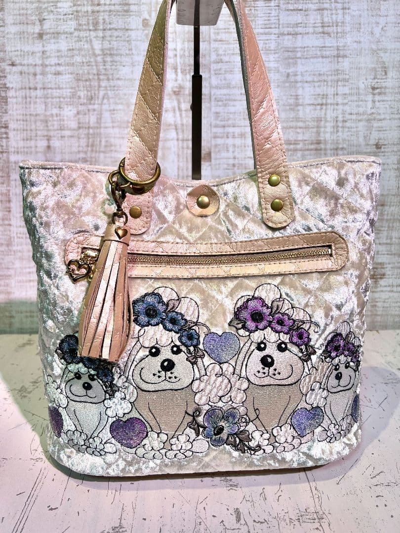 いたちページです。ロラライハリス♡刺繍の楕円底バッグ♡バッグのみ