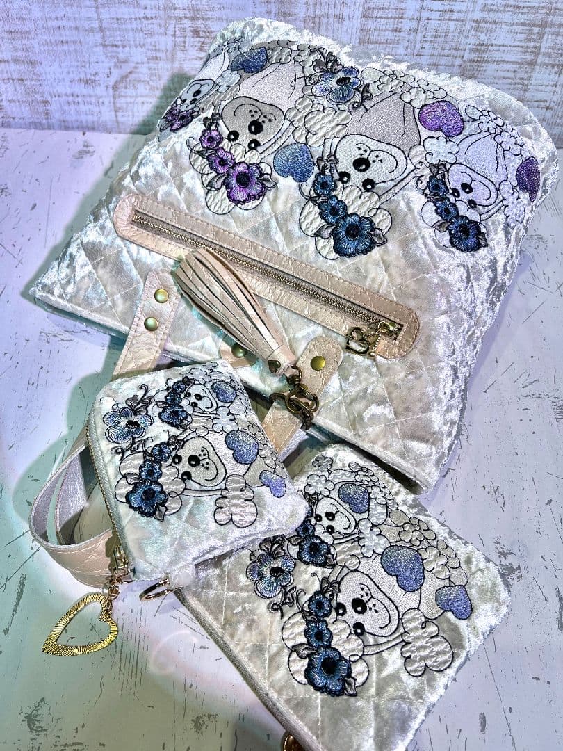 いたちページです。ロラライハリス♡刺繍の楕円底バッグ♡バッグのみ