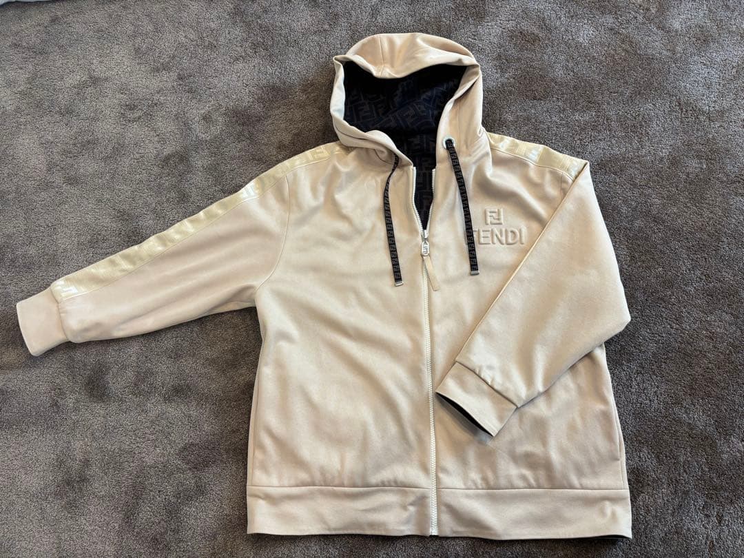 FENDI リバーシブルパーカー