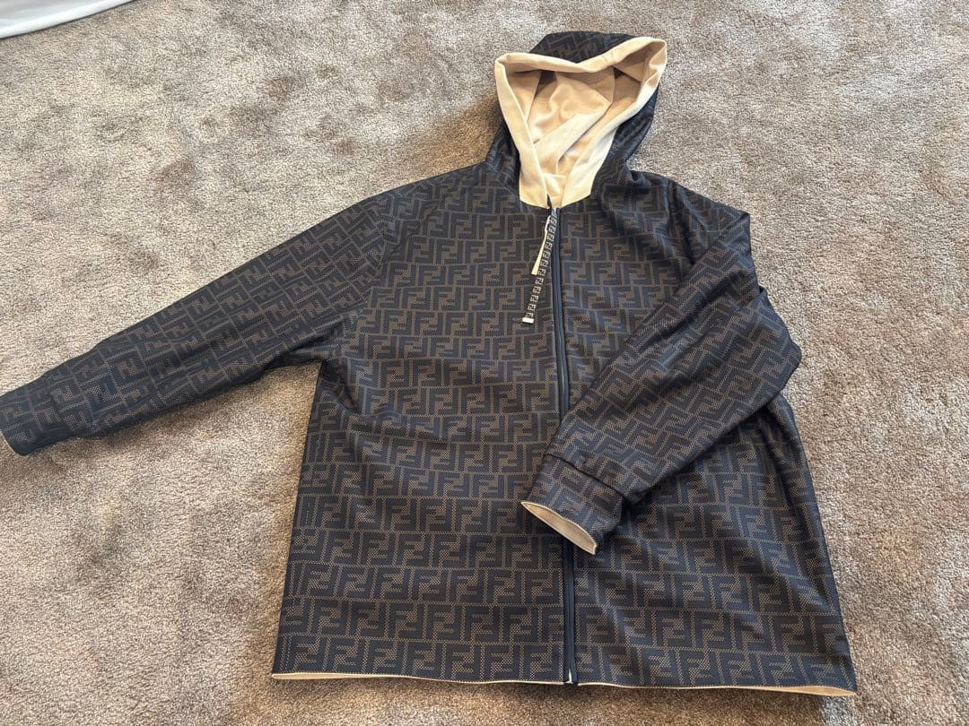 FENDI リバーシブルパーカー