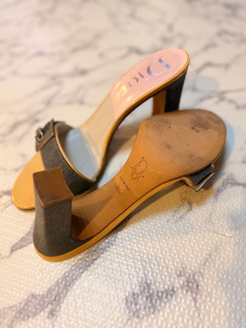 Dior グレー ヒールサンダル バックル付き
