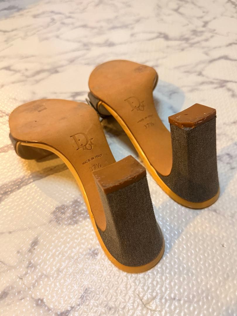 Dior グレー ヒールサンダル バックル付き