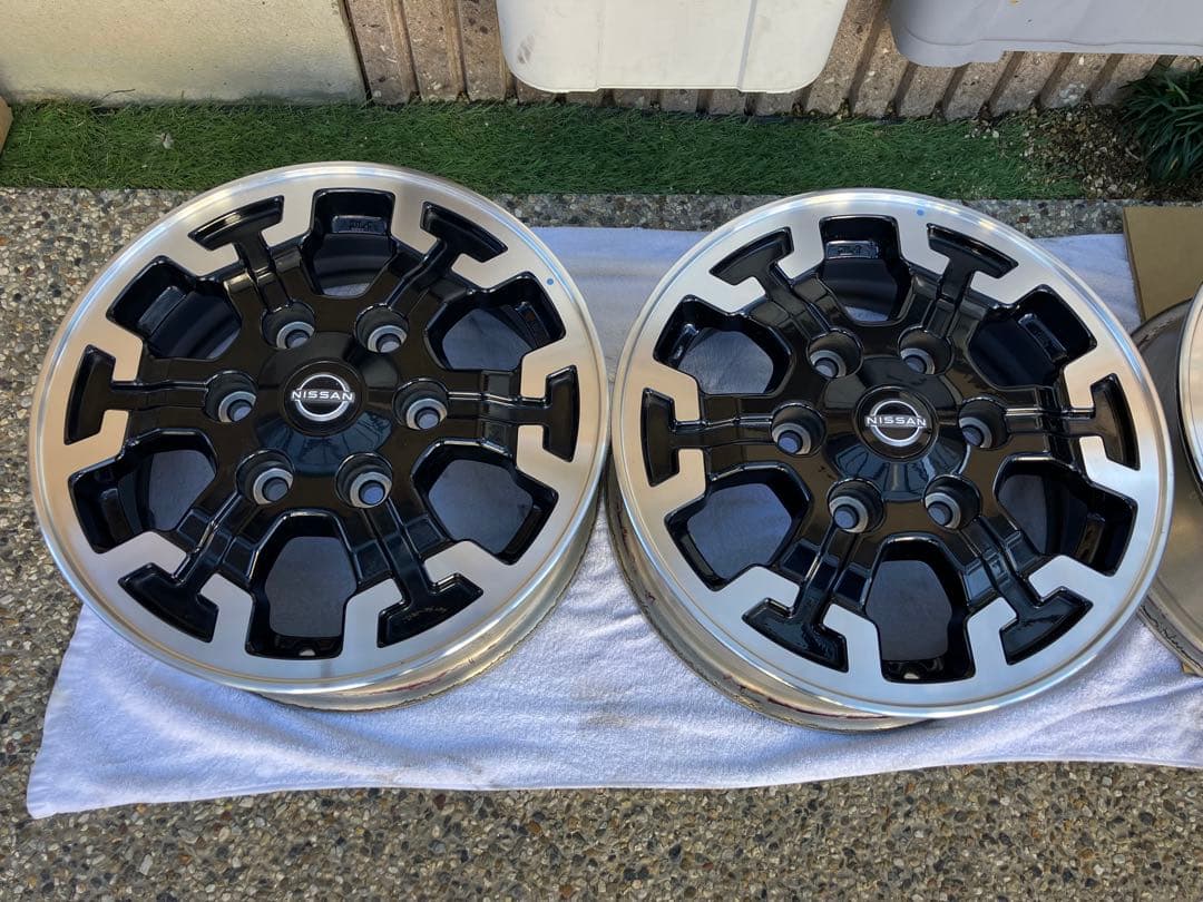 送料込み！現行キャラバンNV350純正ホイール1本 ガラスコート済み