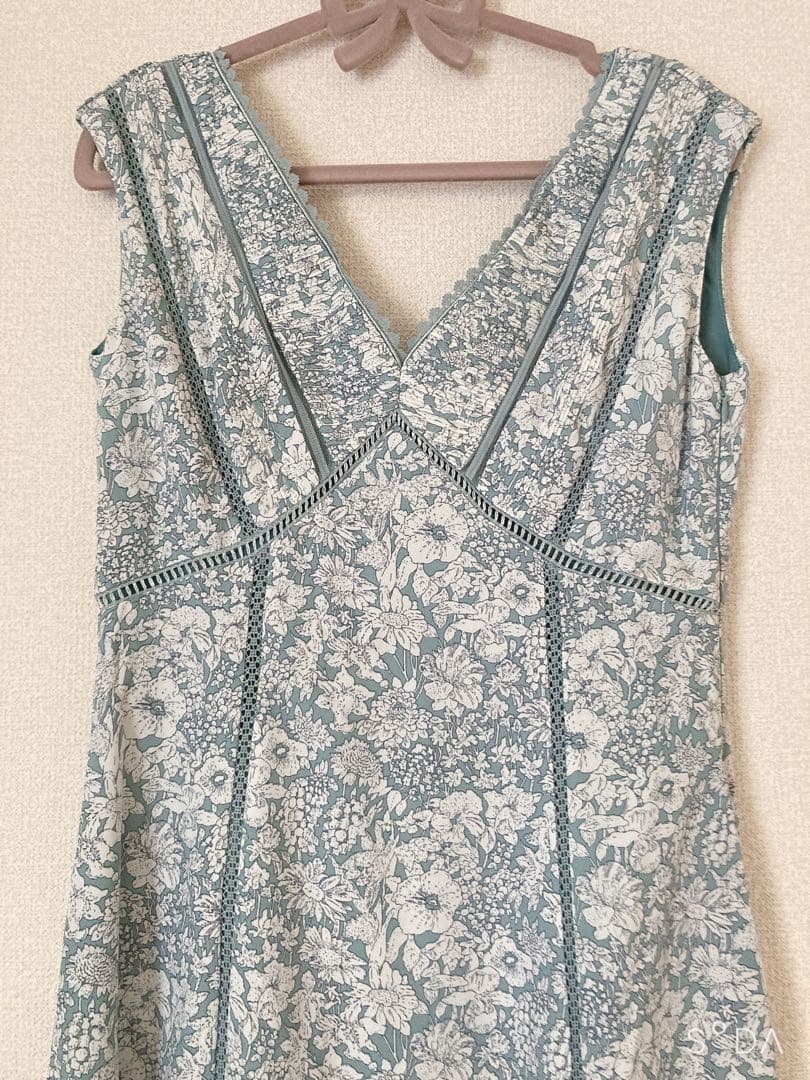 新品正規品herlipto Lace Trimmed Floral Dress