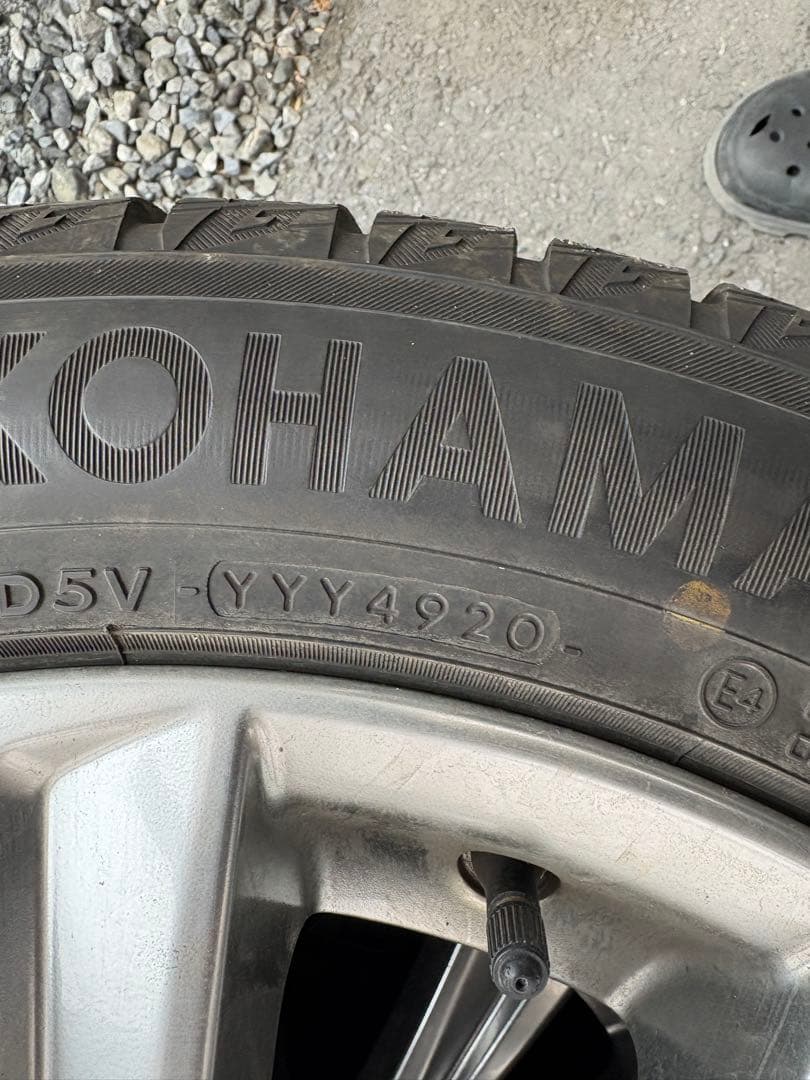 アルファード30系後期18インチ235/50r18 スタッドレスタイヤ4本セット