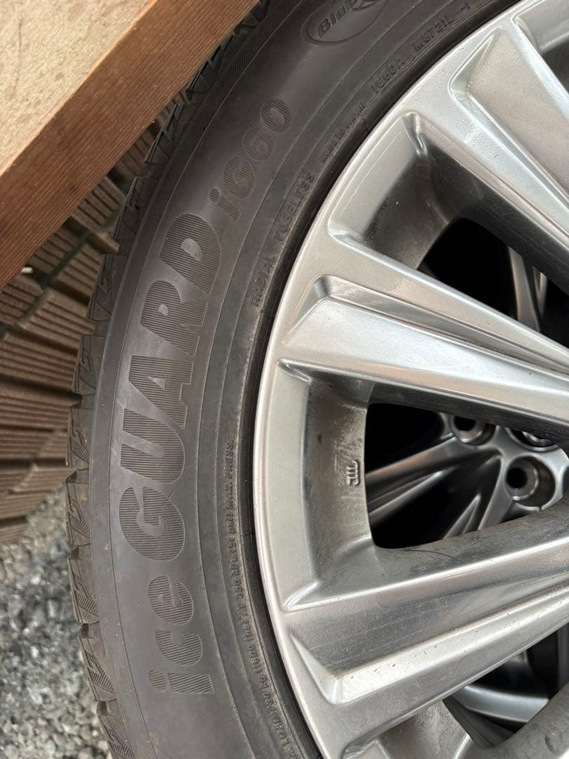 アルファード30系後期18インチ235/50r18 スタッドレスタイヤ4本セット