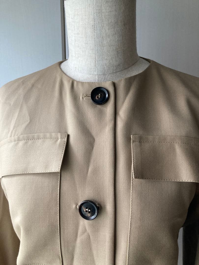 Kiton キートン　ノーカラー　ジャケット　ベージュ　ベルト付き　ウール