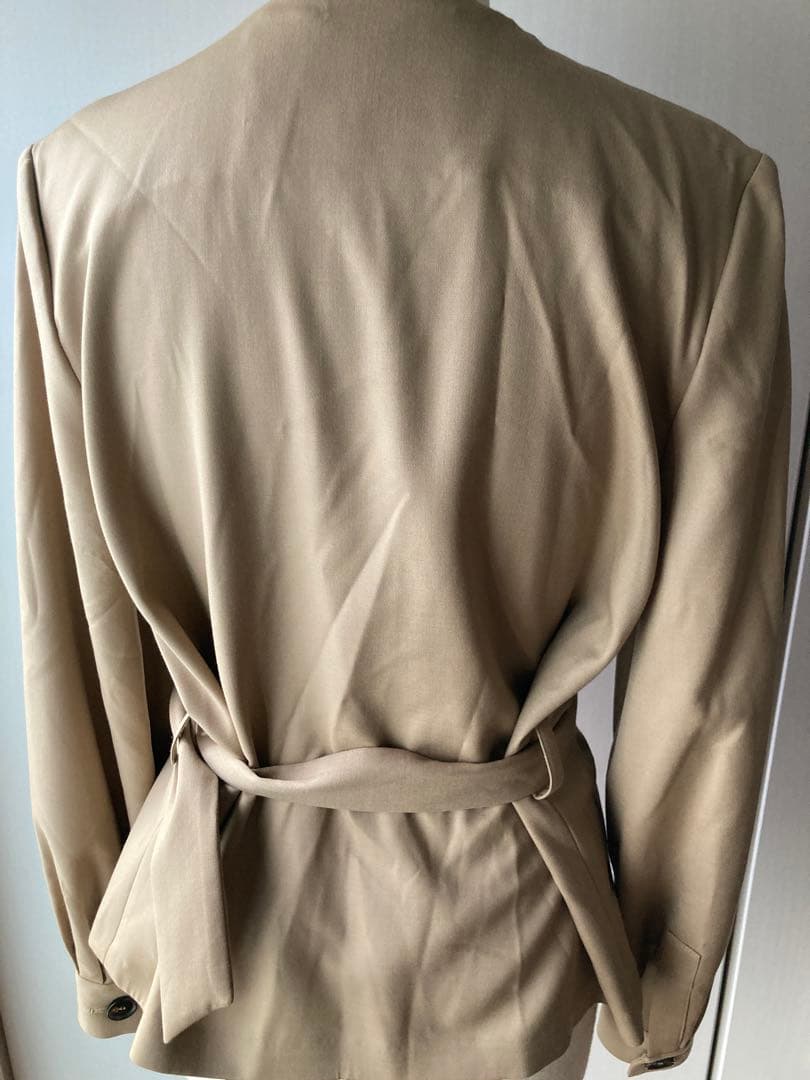 Kiton キートン　ノーカラー　ジャケット　ベージュ　ベルト付き　ウール