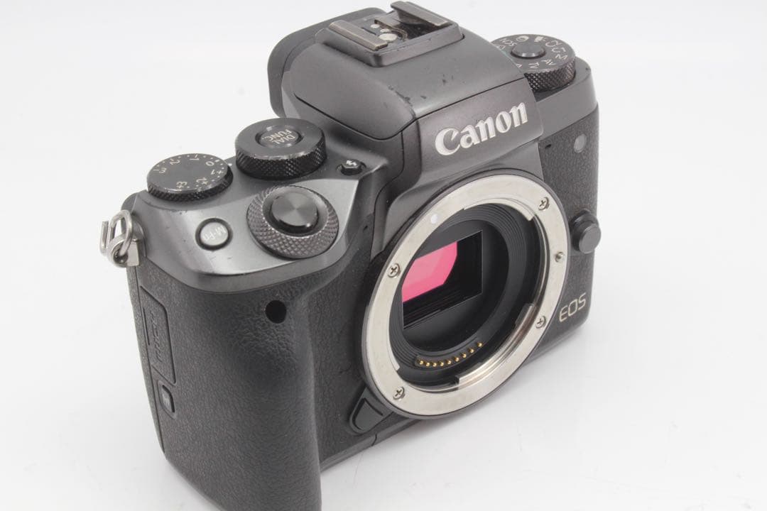 とっても便利なダブルレンズ＆人気ミラーレス❣️Canon キヤノン EOS M5❣️