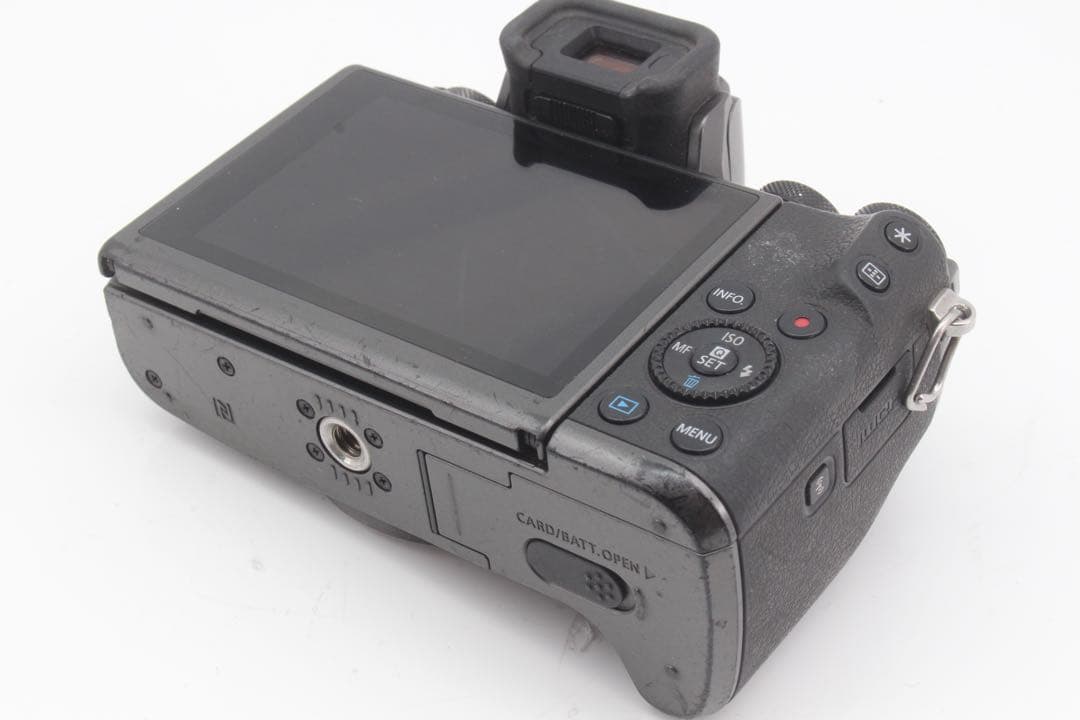 とっても便利なダブルレンズ＆人気ミラーレス❣️Canon キヤノン EOS M5❣️