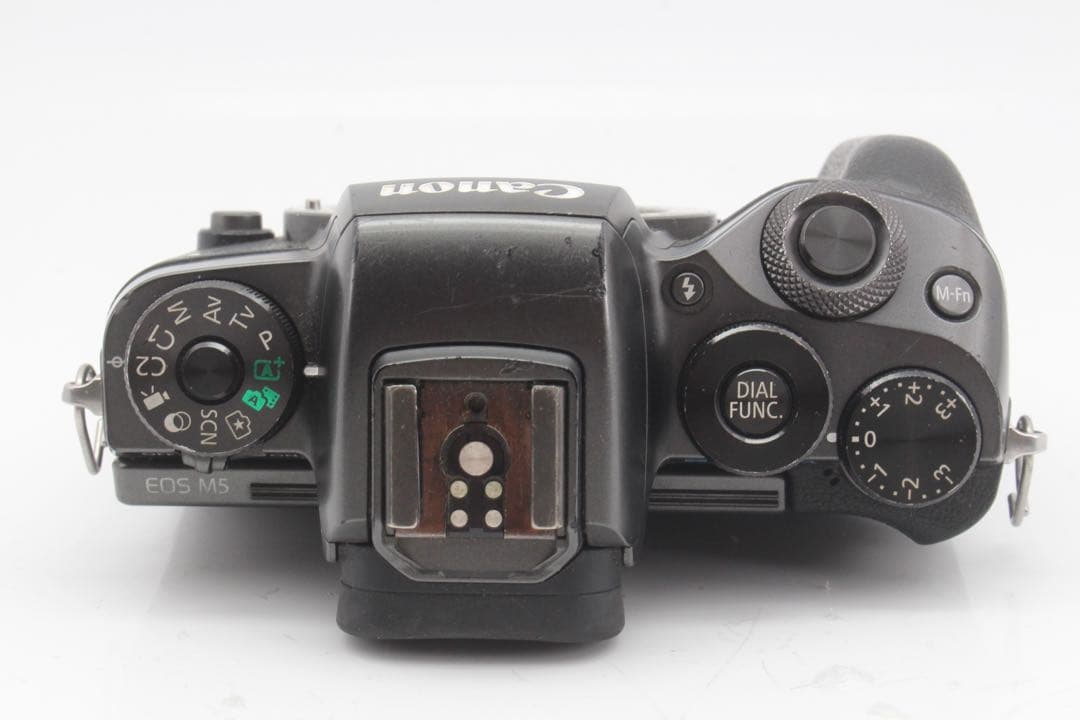 とっても便利なダブルレンズ＆人気ミラーレス❣️Canon キヤノン EOS M5❣️