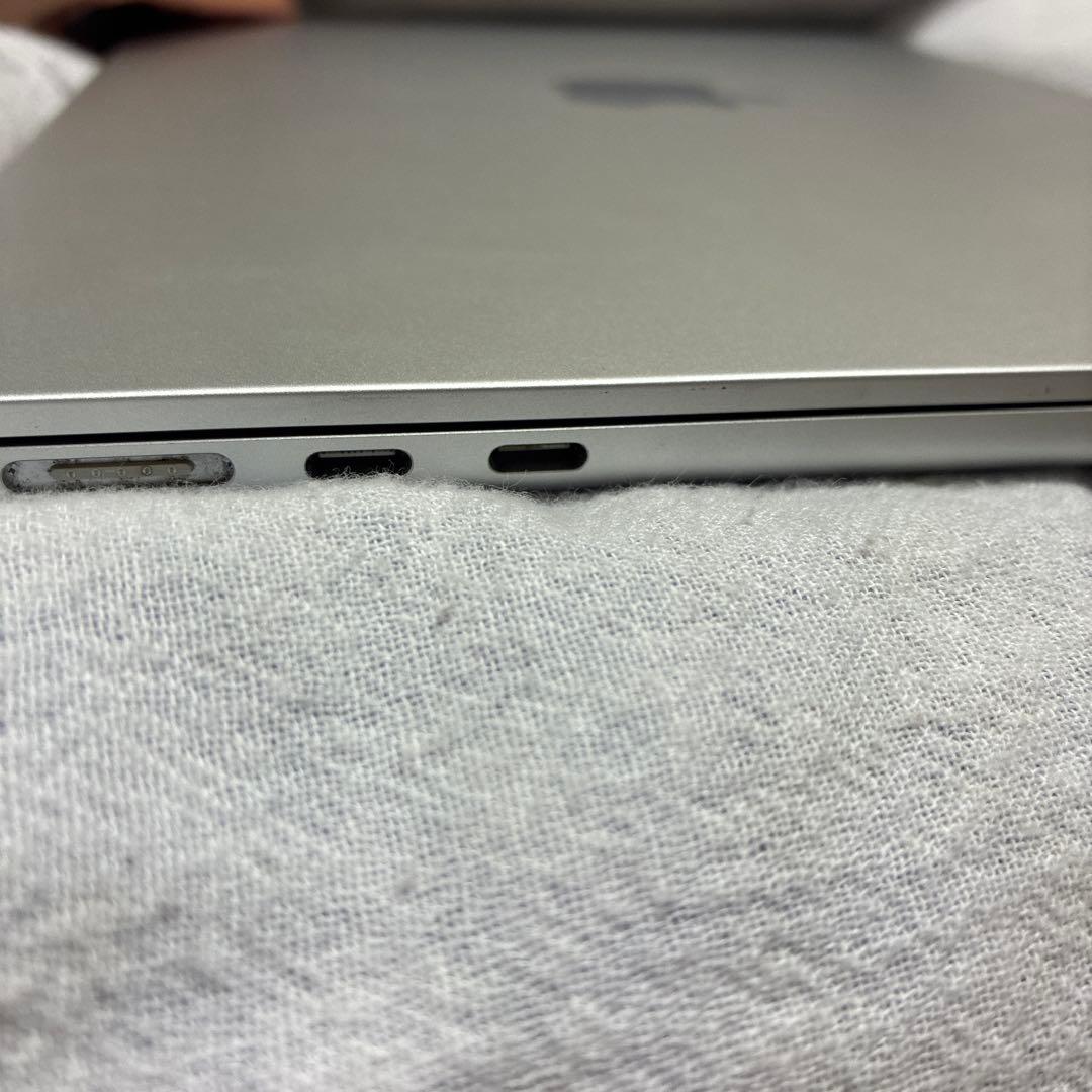 MacBook Air (M2, 2022)13.6インチ　A2681
