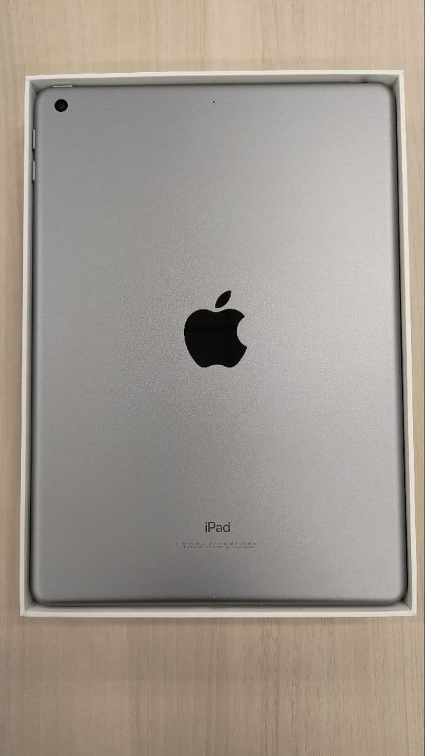 iPad第5世代32GB WiFi (MP2F2J/A) 本体 元箱付き