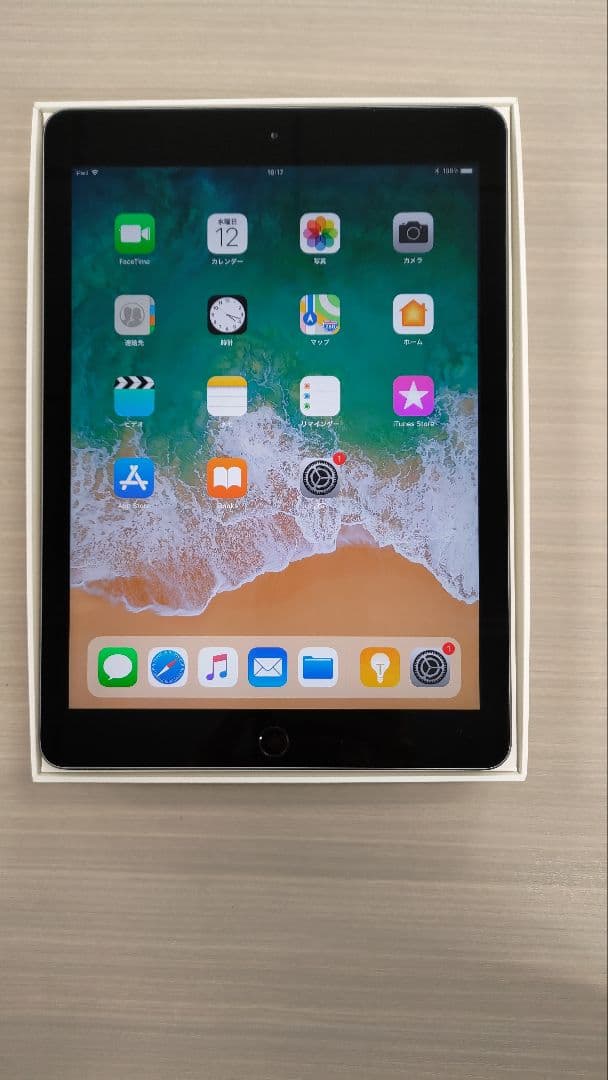 iPad第5世代32GB WiFi (MP2F2J/A) 本体 元箱付き