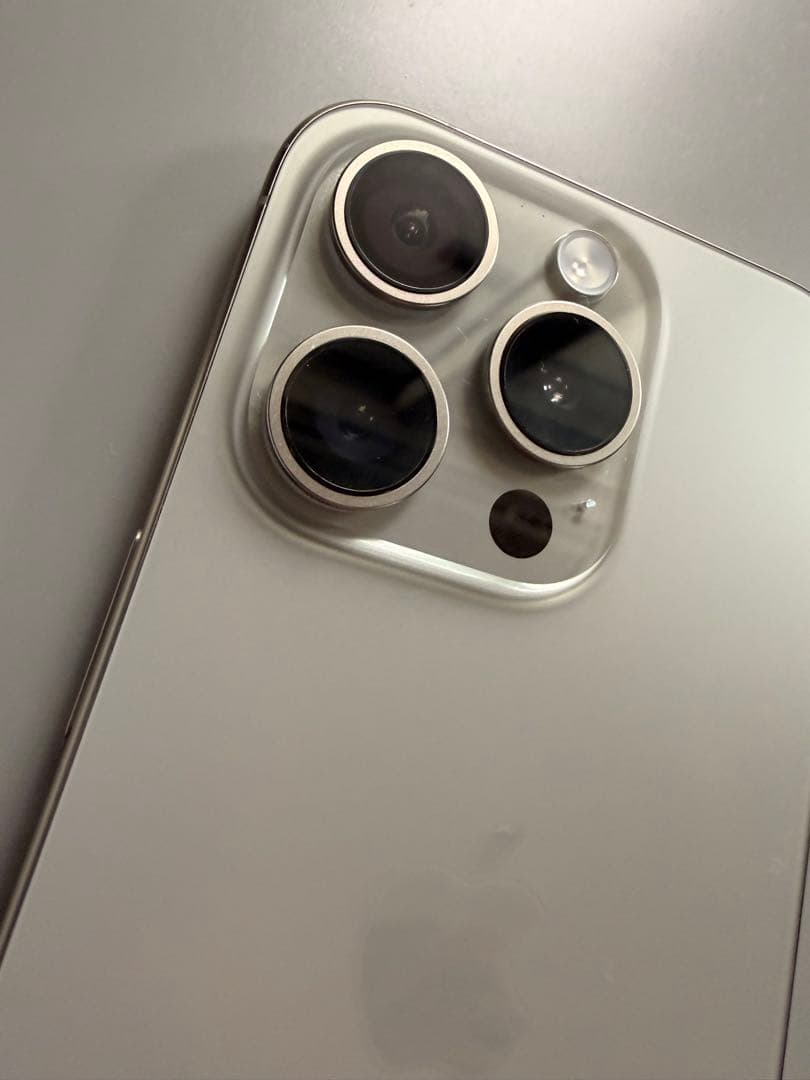 【美品】iPhone 15 Pro 128GB ナチュラルチタニウム