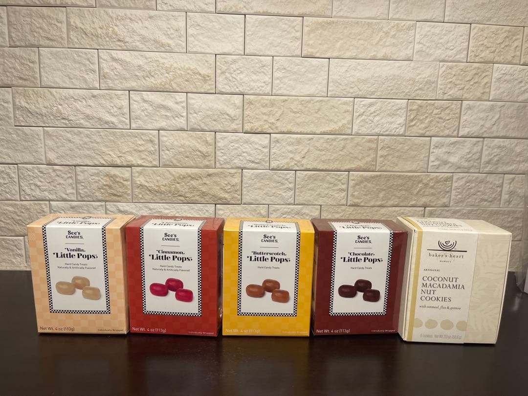 お菓子　水筒　香水