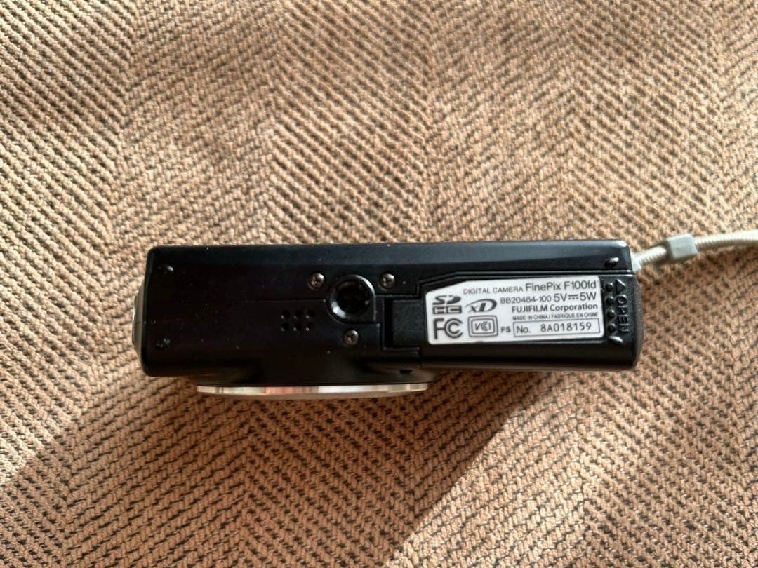 デジタルカメラ FUJIFILM FinePix F100fd