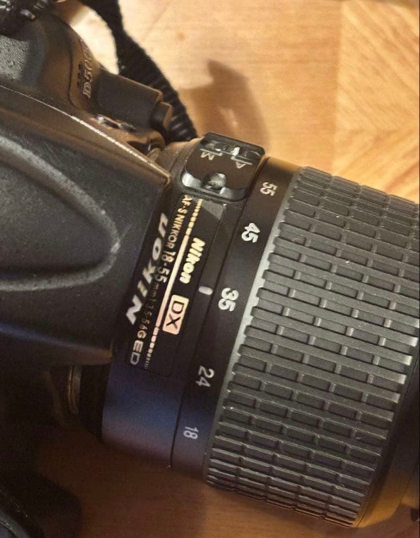 Nikon D5000 デジタル一眼レフカメラ