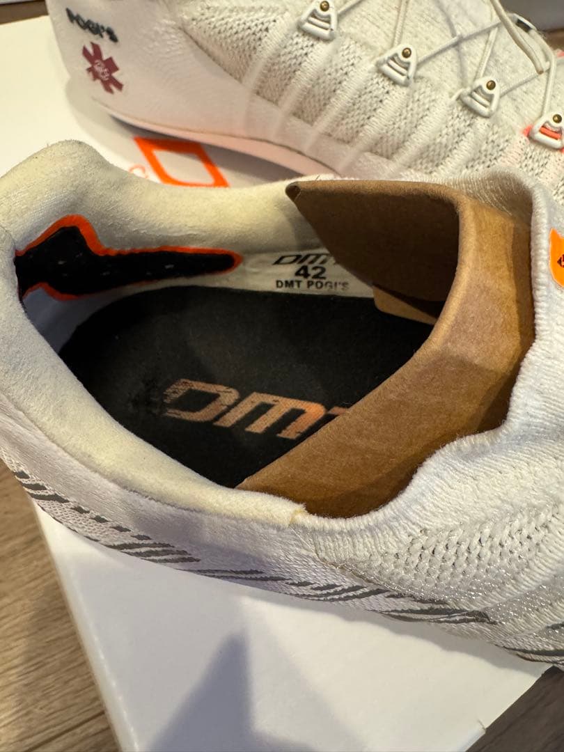DMT (ディーエムティー） POGIS ホワイト 42サイズ(26.8)
