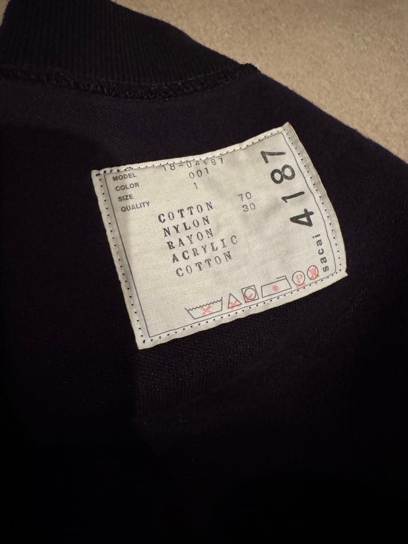 sacaiエンブレムロゴ スウェット