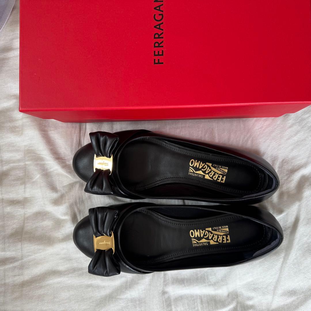 【ほぼ新品】フェラガモヴァラリボンフラットシューズサイズ26.5-27